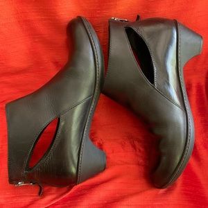 Dansko Bonita Black Leather Booties Womens Size 40 (9.5/10) Classy, comfortable
